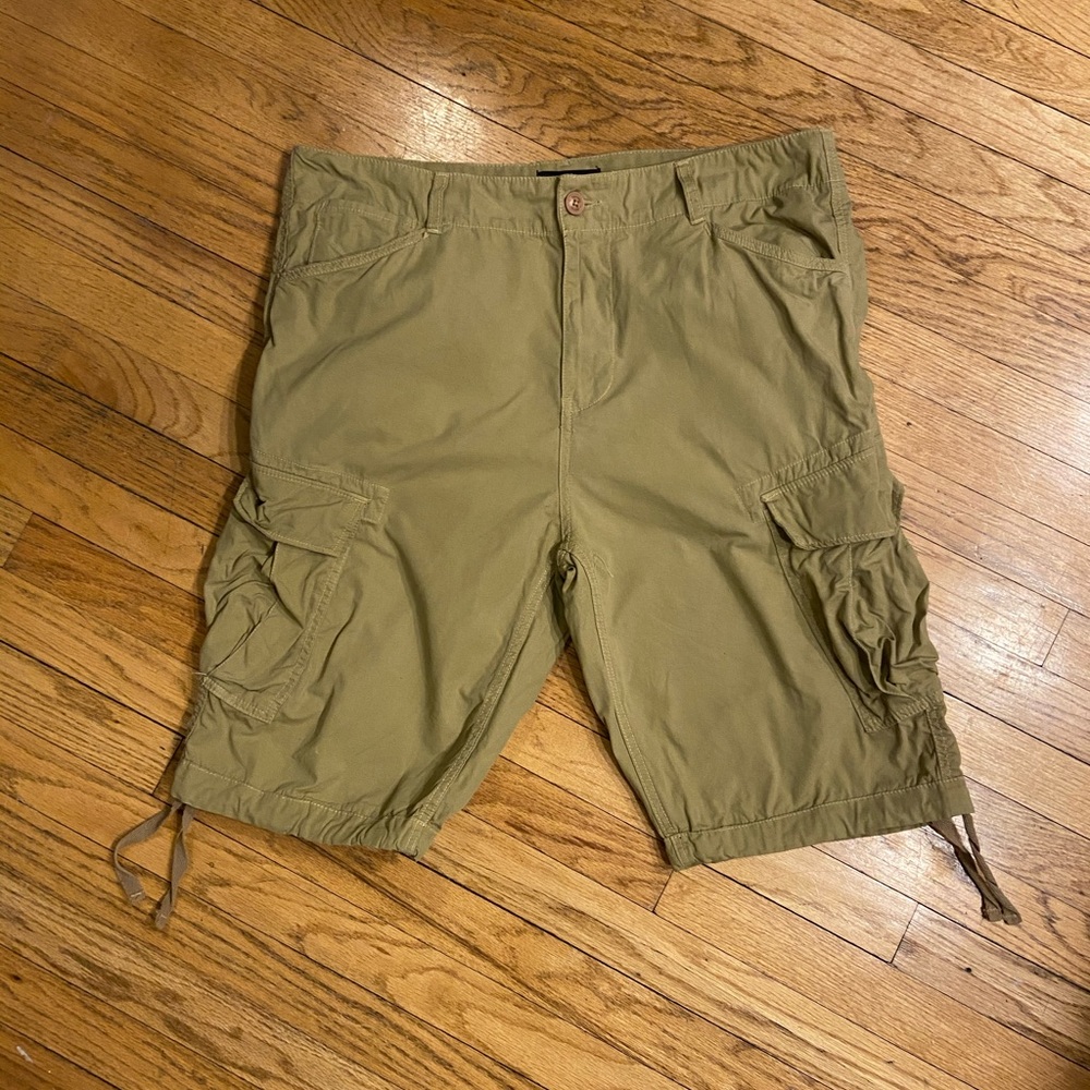 Men’s Khaki Decibel Cargo Shorts size 38